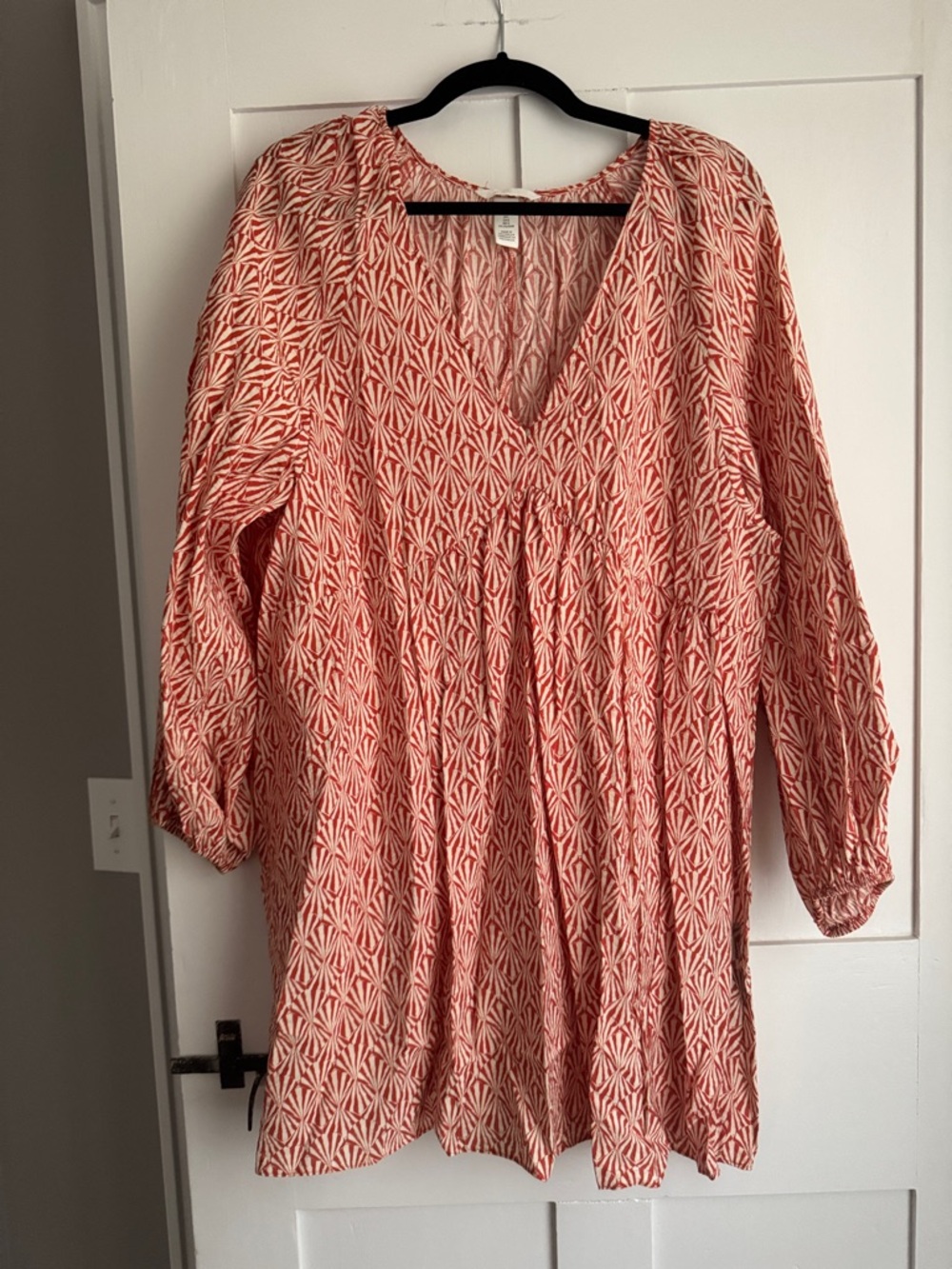H&M Women's Red Patterned Long-Sleeve V-Neck Tunic Dress